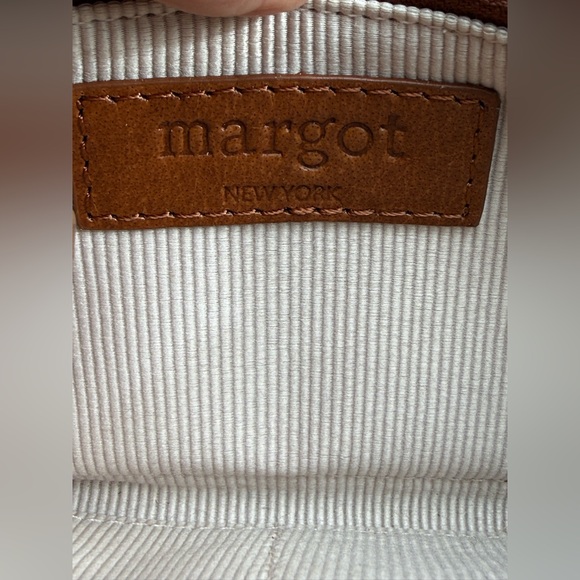 Margot New York Gabby single zip around wristlet, EUC, front slip,goldtone pull - Picture 7 of 13